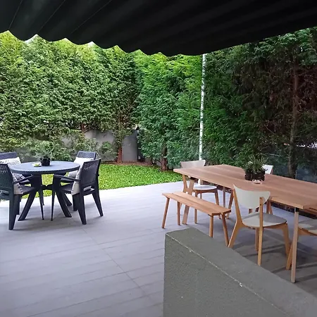 Buddies Charm - Self Catering בית אירוח אבאירו